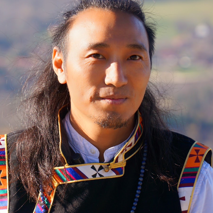 Pasang Lama, maître des bols et gongs tibétains